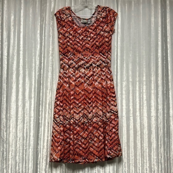 Kim Rogers Dresses & Skirts - Kim Rogers Stretch Multi Colors Chevron Print Flare Shift Dress Scoopneck Sz PM